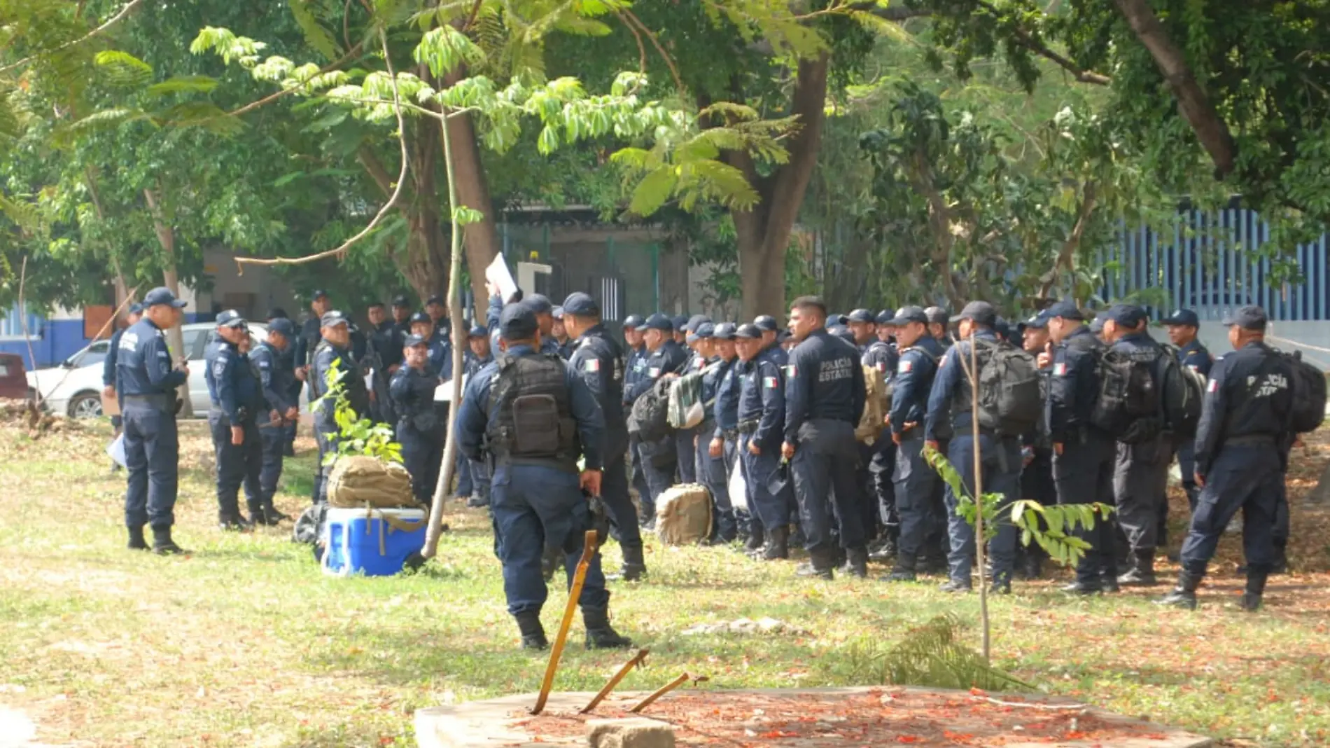 grupo de policías